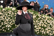 Rihanna rivela la sua terza gravidanza alla serata del Met Gala