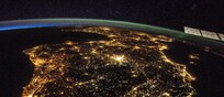 La Penisola Iberica di notte, in condizioni di normale erogazione dell'energia elettrica (fonte: NASA)
