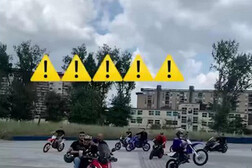 'Lancio disco rapper, Scampia ostaggio di corse in moto'