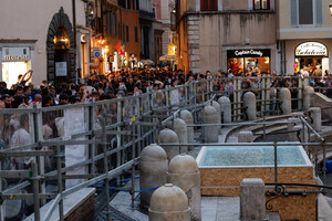 Media Usa, 'Fontana di Trevi? ora c'è una piscina comunale' (ANSA)