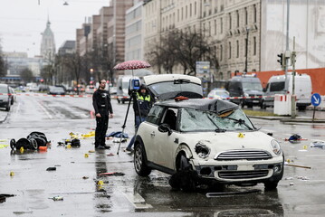 L'auto che ha travolto la folla a un corteo a Monaco