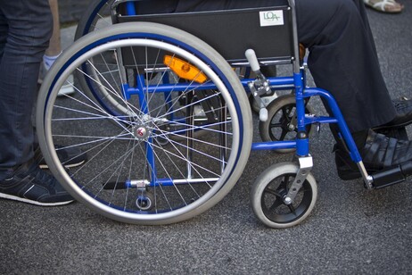 Dopo appello arriva nuova carrozzina per disabile derubato