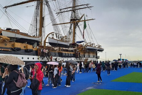 Il Vespucci a Reggio Calabria, undicesima tappa del Tour Mediterraneo