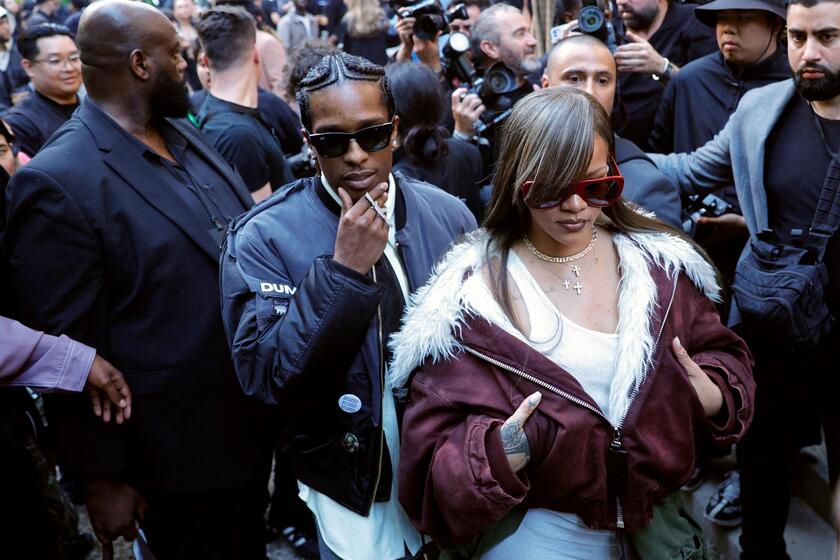 Rihanna annuncia il terzo figlio al Gala del Met