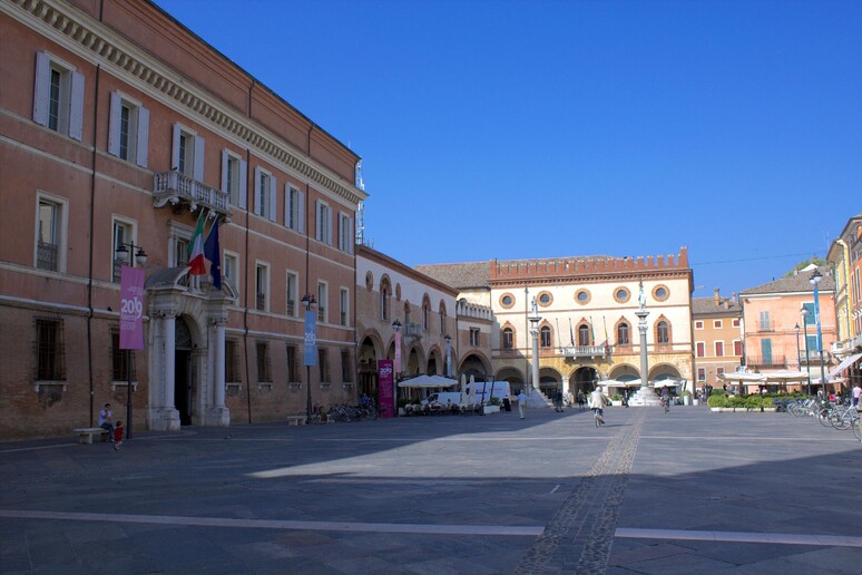 - RIPRODUZIONE RISERVATA