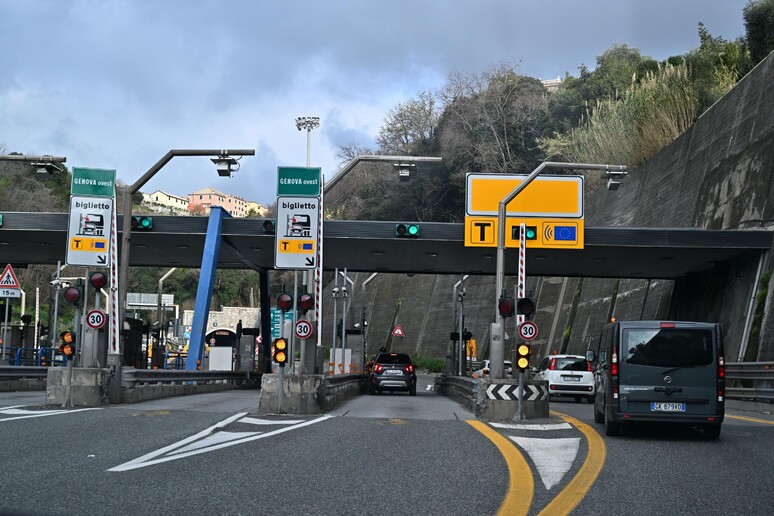 - RIPRODUZIONE RISERVATA