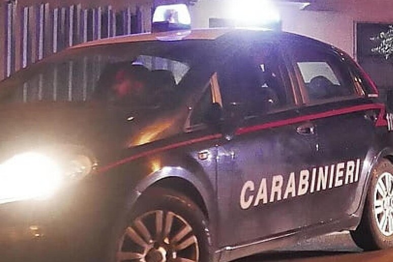 Auto dei carabinieri - RIPRODUZIONE RISERVATA