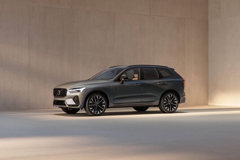 Volvo XC60 - RIPRODUZIONE RISERVATA