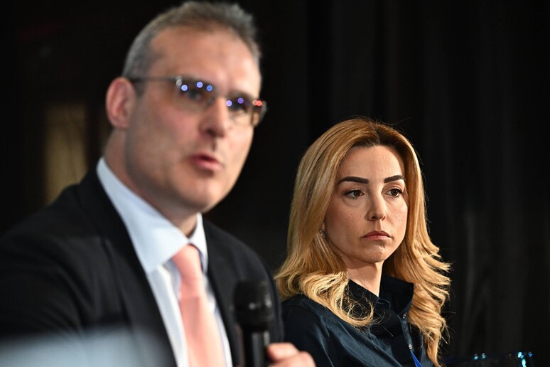 - RIPRODUZIONE RISERVATA