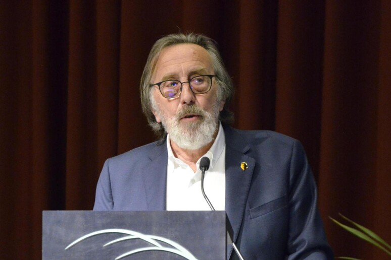 - RIPRODUZIONE RISERVATA
