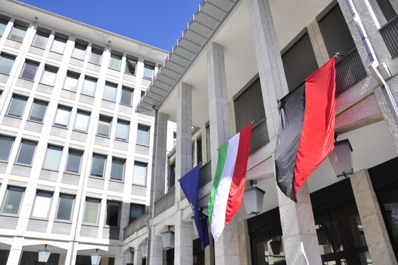 - RIPRODUZIONE RISERVATA