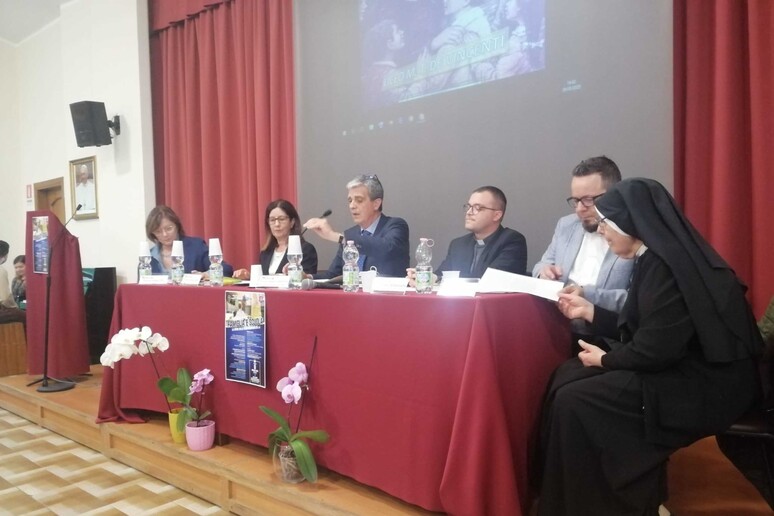 - RIPRODUZIONE RISERVATA