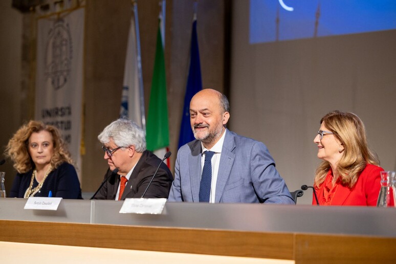- RIPRODUZIONE RISERVATA
