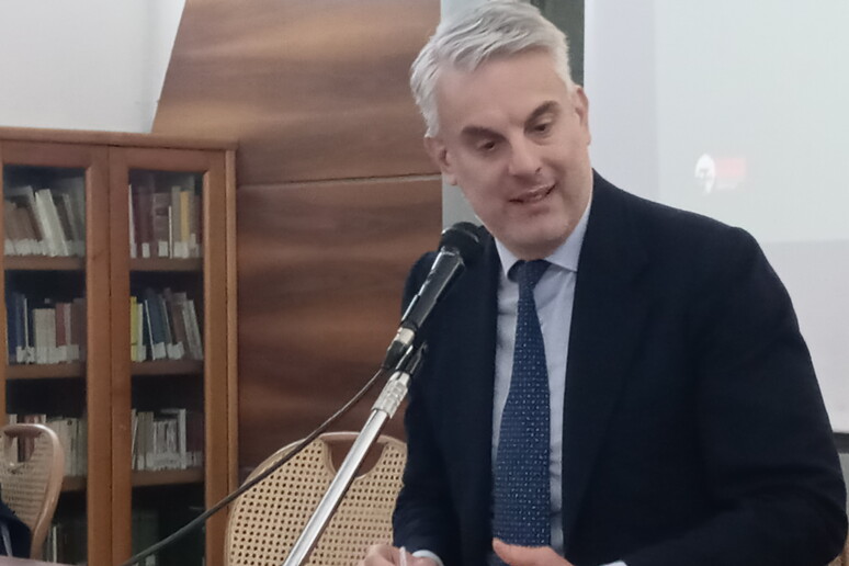 - RIPRODUZIONE RISERVATA