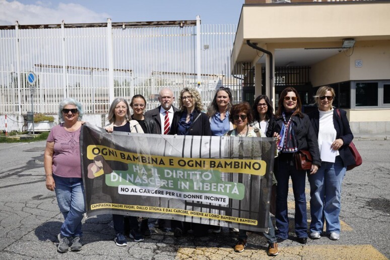 - RIPRODUZIONE RISERVATA