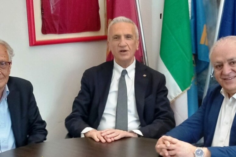- RIPRODUZIONE RISERVATA