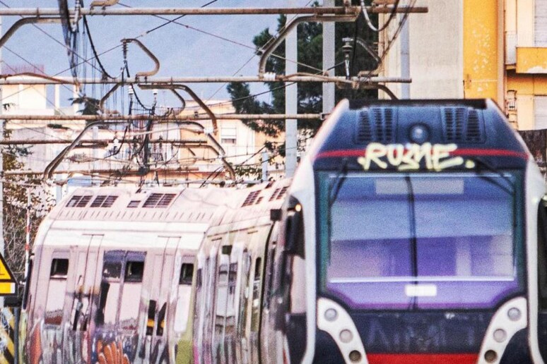 - RIPRODUZIONE RISERVATA