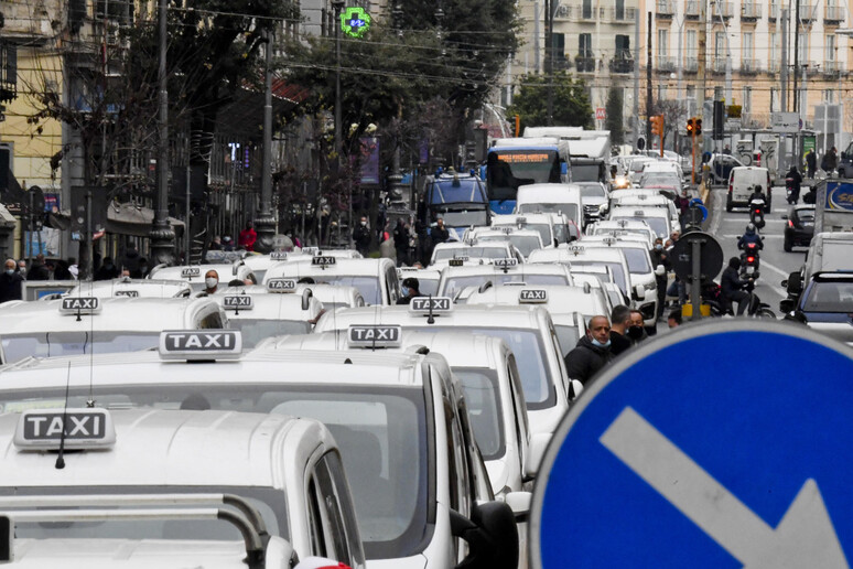 - RIPRODUZIONE RISERVATA