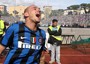 Il centrocampista olandese Wesley Sneijder festeggia il 18/o scudetto