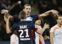 Zlatan Ibrahimovic festeggia con Lucas Digne (di spalle) dopo aver segnato