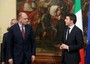 Cerimonia della campanella tra Matteo Renzi e Enrico Letta