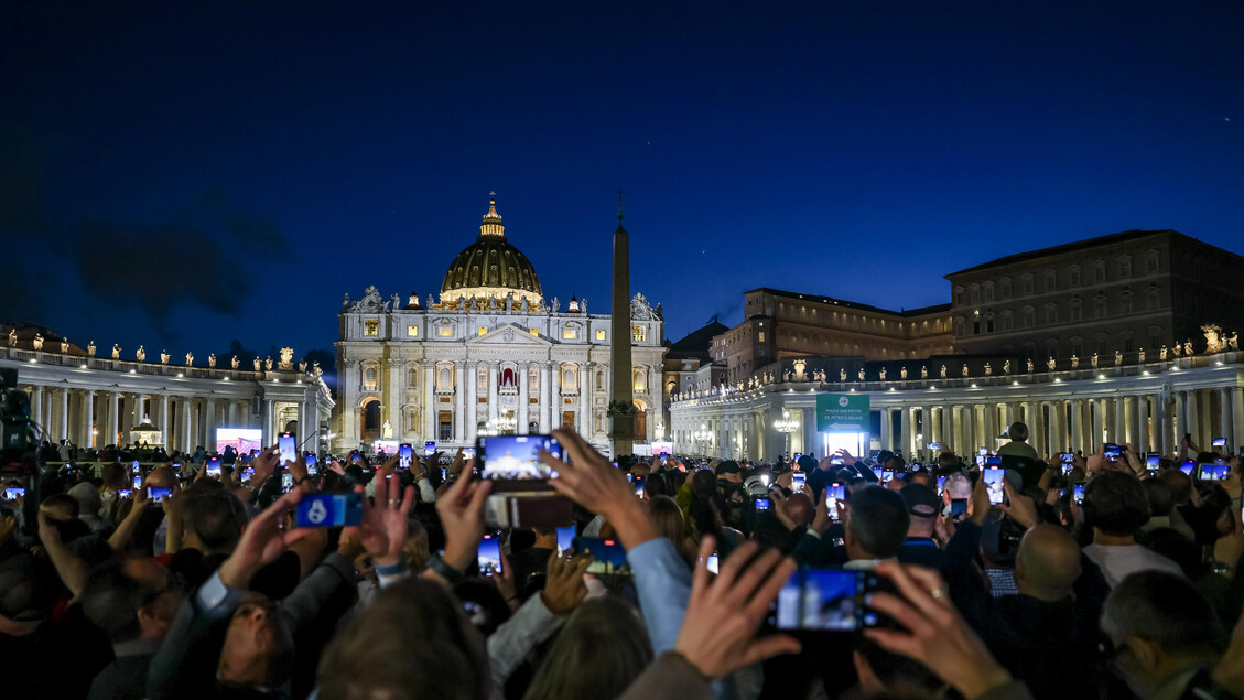 Conclave, prima fumata è nera