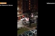 Fugge e si getta in un canale dopo una tentata rapina a Verona, il momento della spaccata