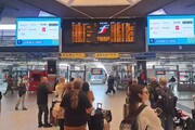 Napoli Centrale, lo sciopero dei treni provoca ritardi e cancellazioni