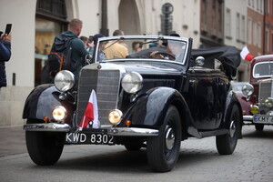 Cracovia, sfilata di auto d'epoca (ANSA)