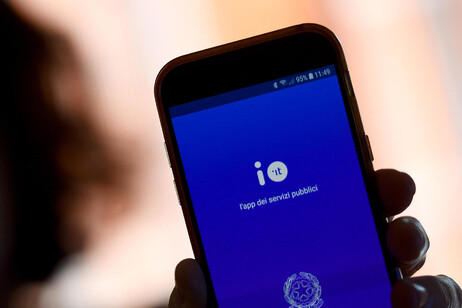 Al via la sperimentazione dei documenti digitali sull'app IO