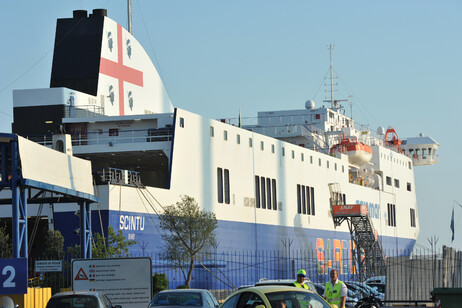 Un traghetto a Civitavecchia