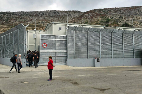 Il centro allestito a Shengyin in Albania