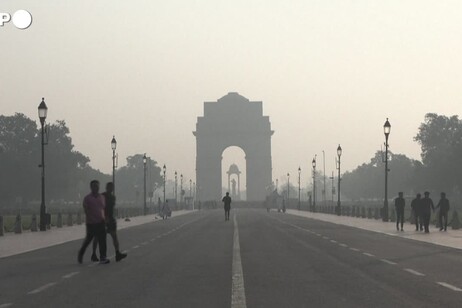 New Delhi, la Porta dell'India inghiottita dallo smog