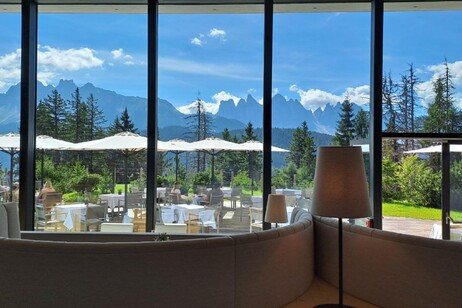 La vista sulle Dolomiti dal ristorante e dal giardino Forestis - Plose- Brixen