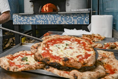 Oggi è la Giornata mondiale della pizza, forni accesi in 40mila pizzerie