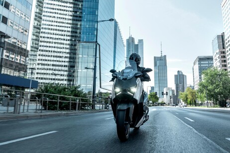 Gamma di scooter Yamaha XMax si rinnova per il 2025