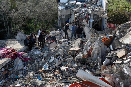 Secondo fonti mediche locali 12 persone sono rimaste uccise nei raid di Israele a Jenin