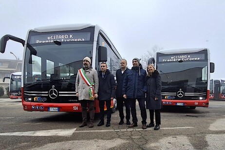 Consegnati ad Asti i primi bus Mercedes-Benz eCitaro K