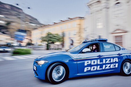 Un'auto generica della Polizia della Questura di Bolzano