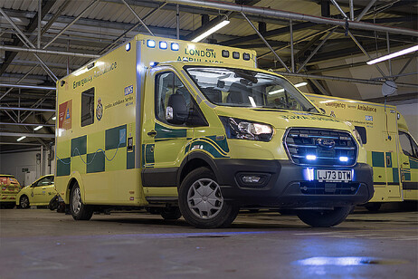 Ford E-Transit, test superati al London Ambulance Service