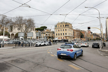 ++ 15enne accoltellato: al vaglio telecamere e testimoni ++