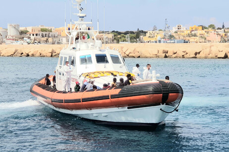 L'immagine di uno sbarco a Lampedusa