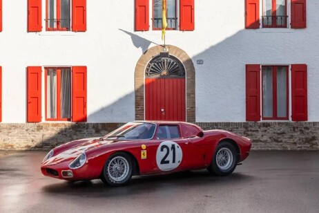 A Parigi la Ferrari 250 LM Scaglietti da record a 34,88 milioni