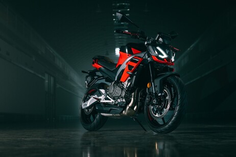 Debutto con prebooking online per Aprilia Tuono 457
