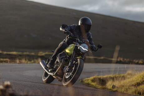 Aperto il prebooking online di Moto Guzzi V7 Sport