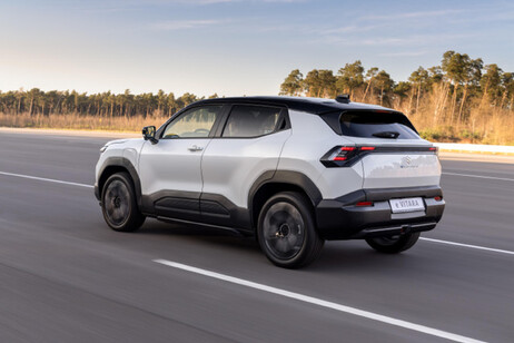 Suzuki ha presentato il suo primo modello BEV e-Vitara