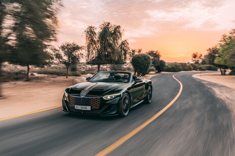 La Bentley Batur Convertible debutta a Dubai