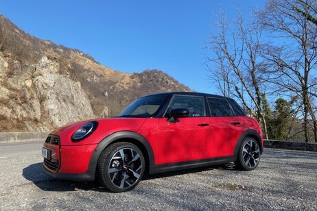 Mini Cooper S 5 porte è divertimento puro e design