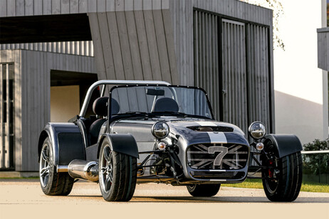 Caterham CSR Twenty, va a ruba l'ultima versione celebrativa