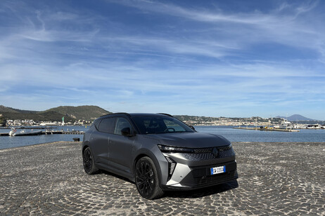 Scenic, il suv agile per un viaggio elettrico in pieno comfort